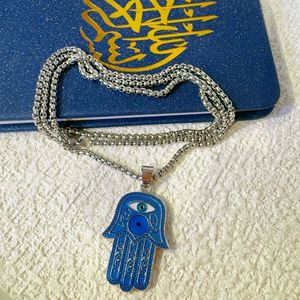 Elegante Collana con Ciondolo Mano di Hamsa e Occhio Turco, con Pietra Blu e Simbolo della Kaaba di Mecca, Perfetta come Regalo per il Ramadan Islamico - Product Image 1