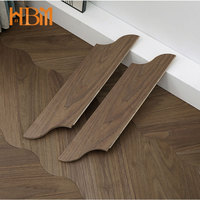 Parquet en chêne contrecollé écologique, design moderne et artistique, motif feuille, raclé à la main, sur mesure de luxe pour villa