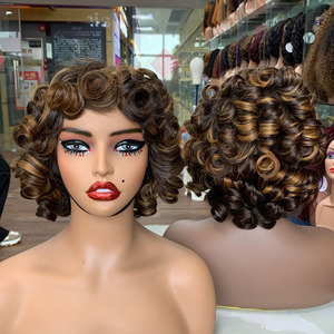 Peluca de Cabello Humano 100% Natural, Doble Trama de Alta Densidad, Estilo Romance Curl con Flequillo, Sin Encaje, Hecha a Máquina, Transpirable y Duradera - Product Image 4