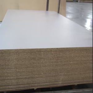 Tablero Linyi Shandong <span class=keywords><strong>OSB</strong></span> 22mm 6mm recubierto de melamina tipo <span class=keywords><strong>verde</strong></span> pegamento ENF E0/E1/E2 superficie lisa no es fácil deformación apartamento - Product Image 2