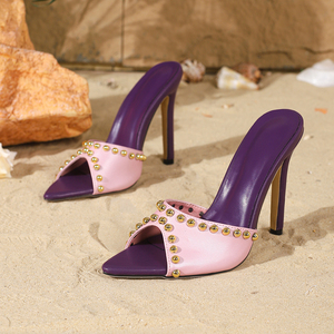 Nuevas Sandalias de Tacón de Aguja con Punta Puntiaguda Estilo Europeo Americano con Tachuelas, Tacones Súper Altos, Sandalias Peep-toe con Punta Puntiaguda y Bloques de Color - Product Image 4