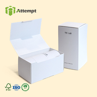 Boîte à parfum haut de gamme blanche à couvercle rabattable avec carte en papier gaufré, emballage monobloc en matériaux recyclés, doublure en éponge, pliables