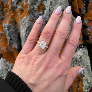 Anillos de oro amarillo de 10K con moissanita de corte esmeralda para mujer, anillo solitario para promesa, aniversario, boda. - Product Image 5