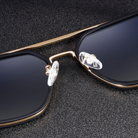 S15102 Gafas de sol polarizadas de alta calidad para hombre Marco de metal dorado Lentes táctiles Gafas de protección solar Proveedor mayorista en línea