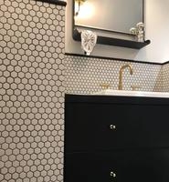 Pierre noire et blanche bleue brillante comme l'hexagone 51x59mm carreaux de mur en porcelaine montés sur maille carreaux de mosaïque en céramique décoratifs