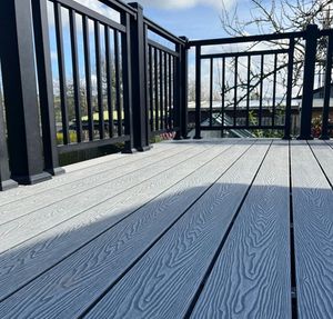 أرضيات خشبية مركبة من البلاستيك والخشب للاستخدام الخارجي بنقش حبيبات الخشب - Product Image 1