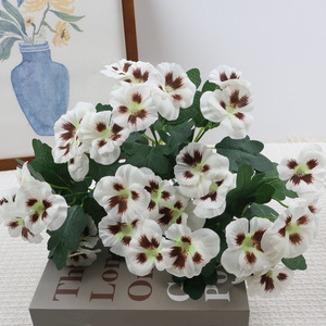 Fiori Artificiali in Seta Secca: Pansé e Margherite, 5 Rami, 10 Teste, Semi-manuali, Semi-meccanici, Prodotti in Fabbrica - Product Image 5