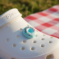 Nouveaux charms de chaussures en forme de fleurs réalistes, accessoires en PVC pour sabots de jardin, miniatures de bonbons, décorations alimentaires 3D Kawaii pour filles