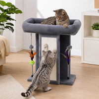 Arbre à chat multifonctionnel avec lit de repos supérieur, poteau à gratter en sisal et jouets à plumes suspendus, mobilier pour chat