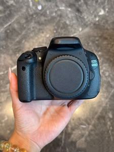 Appareil photo reflex numérique Canon EOS 600D d'occasion, capteur APS-C, bon état de fonctionnement, pour débutants - Product Image 1
