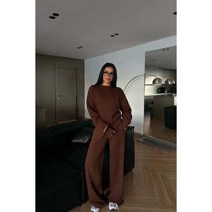 Conjunto Deportivo Informal con Capucha Marrón, Talla Grande, 2 Piezas, Transpirable y Reflectante con Logotipo Estampado, para Invierno - Product Image 4