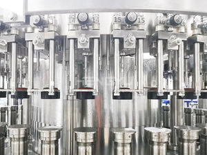 Linea di produzione di imbottigliamento di bevande analcoliche completamente automatica per bevande gassate su piccola scala - Product Image 5