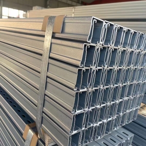 Profilé en U en acier pour système de montage solaire avec services de découpe et de soudage conformes aux normes ASTM inclus - Product Image 1