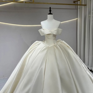 JFH30 Vestido de Novia Moderno de Satén con Hombros Descubiertos, Bordado de Encaje y Cola Capilla para Mujer - Product Image 3