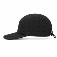 Casquette de camping personnalisée noire unie à 5 panneaux, perforations latérales au laser, séchage rapide, pour la course et les sports de plein air