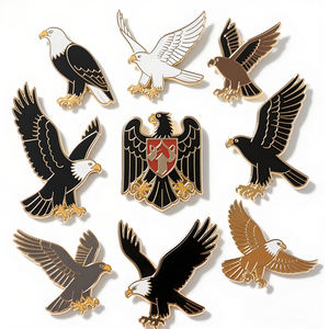 LOW-MOQ personnalisé aigle volant propagation-ailes Badge doux émail métal épinglette Vintage européen aigle Look hommes costume accessoire épingles - Product Image 2