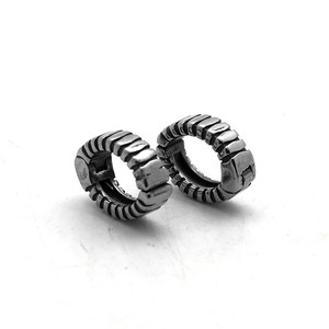 Pendientes de aro minimalistas de inspiración punk de Yunnique, joyería de moda unisex de acero inoxidable 316, diseño geométrico - Product Image 1