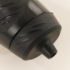 Bouteille d'eau de cyclisme antidérapante de 550ml avec couvercle de buse d'aspiration Logo personnalisable Bouilloire en plastique portable pour l'extérieur - Product Image 6