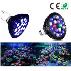 <span class=keywords><strong>Ampoule</strong></span> <span class=keywords><strong>LED</strong></span> pour <span class=keywords><strong>aquarium</strong></span> 54W à spectre complet, culot E27/E26, IP44 étanche, pour récifs coralliens, aquariums d'eau salée, croissance des plantes, support UV - Product Image 3