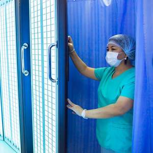 Cabinet de photothérapie UV Kernel KN 4001AB équipé de 40 tubes UVB à bande étroite pour le traitement du vitiligo corporel - Product Image 4