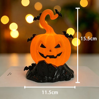 Lanterne LED Citrouille d'Halloween en Gros d'Usine, Lampe de Nuit avec Guirlande Bouclée, Chauve-souris et Base en Pierre Tombale, Décoration de Bureau, Décoration de Fête