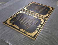 Plaque en laiton massif à large bordure dorée, bicolore vert foncé et noir, logo en relief, texte personnalisé, commémorative pour mur de villa privée