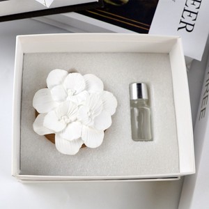 Ambientador de aire de yeso aromático de cerámica perfumado a base de madera al por mayor difusor de aceite esencial de fragancia de flor de porcelana para el hogar - Product Image 5