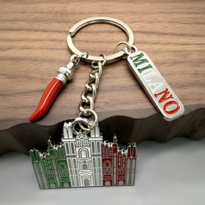 Llavero de Metal Esmaltado Personalizado con Diseño del <span class=keywords><strong>Duomo</strong></span> de Milán, Recuerdo Turístico de Italia, Llavero con Forma de Chiles para Regalo de Viaje - Product Image 1