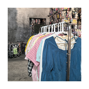 Vêtements d'occasion pour femmes Tops pour femmes Chemisier en coton Ukay Ukay Ballots Vente en gros par <span class=keywords><strong>Kilo</strong></span> - Product Image 3