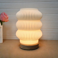 Lampe de bureau en forme de vase à fleurs LED imprimée en 3D avec lumière chaude à intensité variable, alimentée par USB, design moderne et luxueux pour lampe de chevet de chambre à coucher