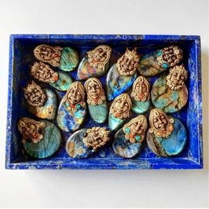 Pendentif en argile polymère de labradorite naturelle, pendentif déesse en pierre précieuse, fournisseur en gros de bijoux en céramique pour la fabrication de bijoux, article cadeau - Product Image 4