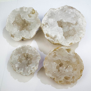 <span class=keywords><strong>Prix</strong></span> <span class=keywords><strong>de</strong></span> gros, pierre brute naturelle <span class=keywords><strong>de</strong></span> haute qualité, géode <span class=keywords><strong>de</strong></span> quartz clair pour la décoration Feng Shui - Product Image 3