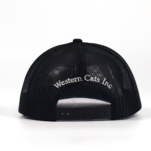 Gorra de camionero Richardson 112 en blanco con malla negra y logotipo bordado personalizado - Product Image 4