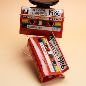 กิ๊บติดผมรูปเทปคาสเซ็ตสไตล์วินเทจ ปี 1986 แฟชั่นสำหรับผู้หญิง - Product Image 1
