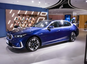 Autos Chinos en Stock, BMW i5 2024 Edrive 35l, Auto Eléctrico de Lujo de Nueva Energía, Sedán Premium, BMW i3 EV - Product Image 6