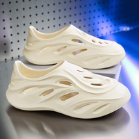 Usines de chaussures Vente en gros Sandales antidérapantes Chaussures en mousse Hommes Logo personnalisé Jardin EVA Sabots Fabricant 2025 Tendance