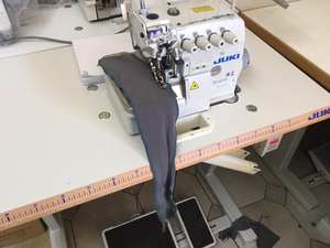 จักรเย็บผ้าอุตสาหกรรมขนาดเล็กสำหรับใช้ในบ้าน<span class=keywords><strong>เสื้อผ้า</strong></span>แกนผ้าเย็บสองเข็ม coverstitch - Product Image 6