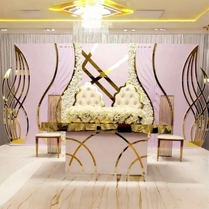 Panneau mural en acrylique blanc personnalisé lisse avec bordure dorée en PVC pour les événements de mariage, la décoration de fête - Product Image 1