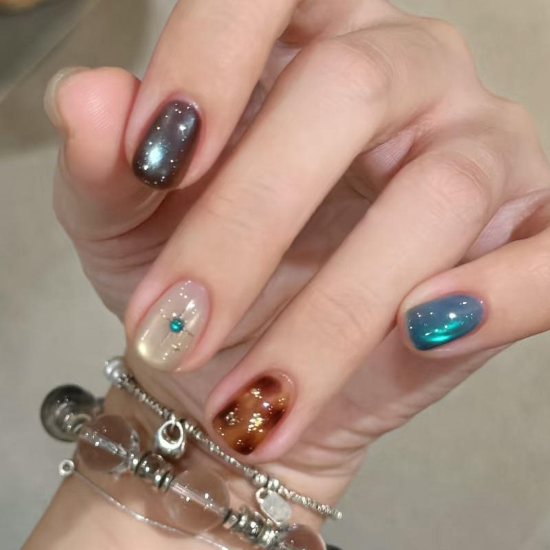 By2477 entouré de perles et de jade