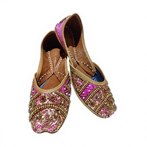 Calzado Cómodo para Niñas BS INTERNATIONAL NAGFT780, Zapatos Tradicionales Elegantes de Cuero Genuino con Bordado Floral y Cierre de Velcro - Product Image 3