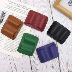 Vente en gros de porte-stylo élégant en métal et cuir PU, accessoire pour carnet, cadeau idéal pour les écrivains, porte-stylo pour le bureau et l'école - Product Image 4