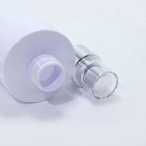 Flacon pulvérisateur en plastique givré de 100 ml, 120 ml, 150 ml, 250 ml, 300 ml avec pompe pulvérisatrice sérigraphiée, finition or rose et argent - Product Image 2
