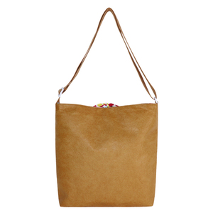 Sac fourre-tout bandoulière 2-en-1 tendance en Tyvek imperméable avec motif personnalisable pour l'été et sangle réglable - Product Image 4