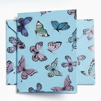 Kit d'emballage cadeau recyclable personnalisé avec motif papillon bleu pastel, comprenant du papier d'emballage pour bouquet, un sac en papier de Noël et un rouleau de papier d'emballage