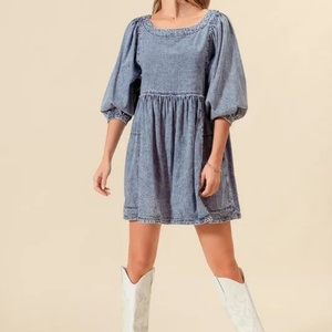Robe en jean pour femme OEM, élégante et tendance, 100% coton tissé, délavée et vieillie, coupe mini ample à manches courtes - Product Image 4