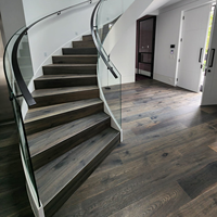 Escalier intérieur incurvé moderne de haute qualité Escalier intérieur en céramique escalier incurvé avec garde-corps en verre escaliers pour petites maisons
