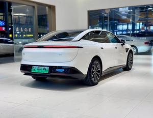 ZEEKR 007 2025, berline intermédiaire à quatre roues motrices, conduite intelligente, batterie, extérieur blanc, intérieur bicolore, autonomie de 501 à 600 km - Product Image 6