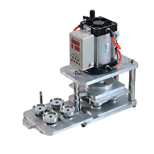 Machine pneumatique semi-automatique pour badges aimantés et boutons, avec 6 moules de 58, 75, 55, 50, 44, 37, 32, 25 mm - Product Image 1