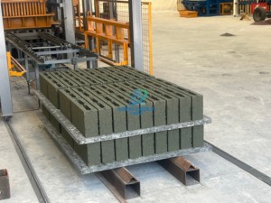 Máy làm gạch rung áp lực lớn Máy làm khối <span class=keywords><strong>QT10</strong></span>-<span class=keywords><strong>15</strong></span> có công suất cao - Product Image 4