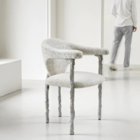 Chaise de salle à manger ergonomique moderne avec revêtement en lin, pieds en métal stables, dossier finition or de luxe pour maison, villa ou manoir